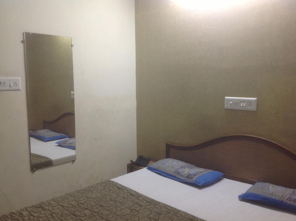 Hotel Kamal Kunj Τζαϊπούρ Εξωτερικό φωτογραφία